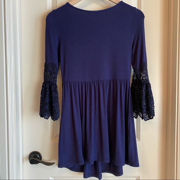 Kimi + Kai “Alexis” Indigo Babydoll Top w/ Bell Sleeves (Maternity XS) - Picture 4 of 6